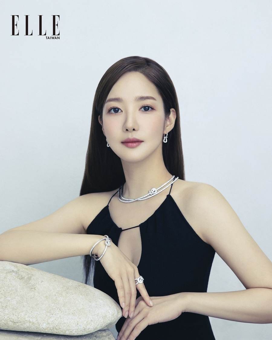 Park Min Young @ ELLE Taiwan January 2022