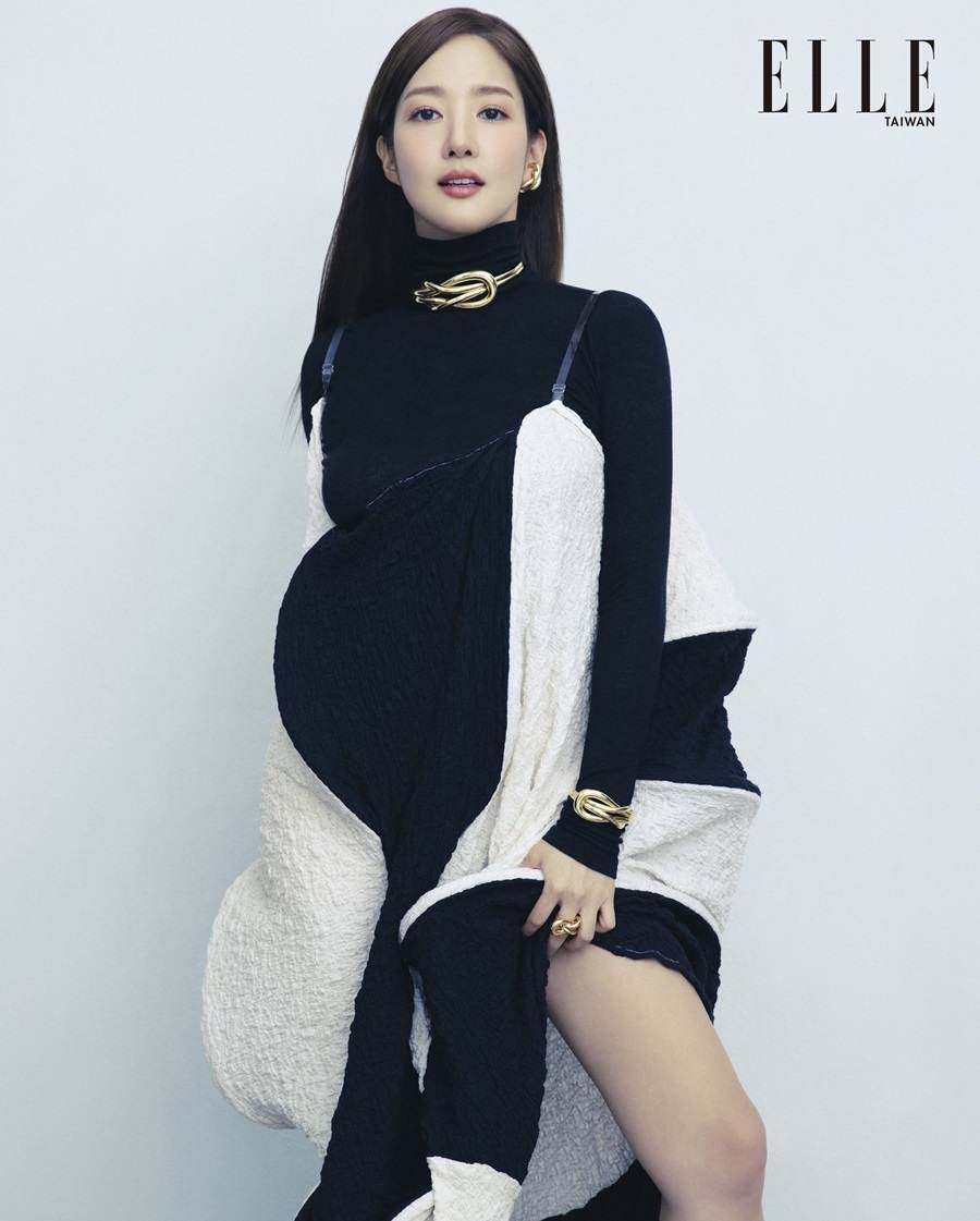 Park Min Young @ ELLE Taiwan January 2022