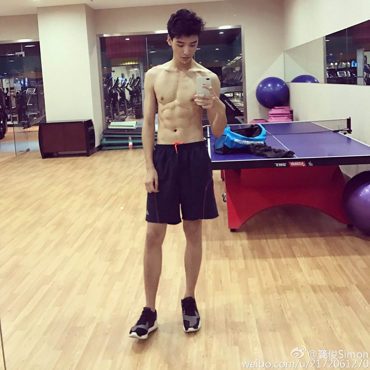 โอ้ยย!!! หุ่นลีนๆ ซิกแพคเป็นรอน! น้ำไหลอีกแล้ว