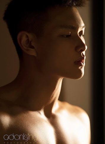 หนุ่มหล่อขึ้นปก 1074.2