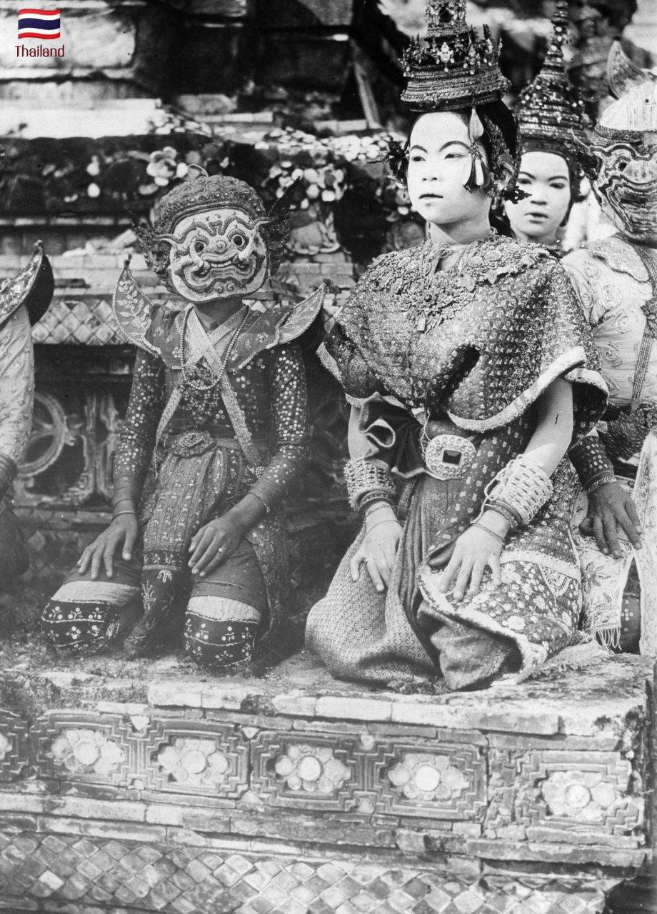 Thai Khon mask and Young Dancers at Wat Pho, Bangkok | THAILAND 🇹🇭