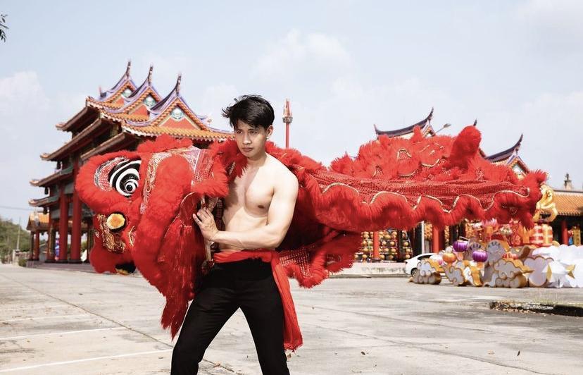 ชายหล่อตรุษจีน