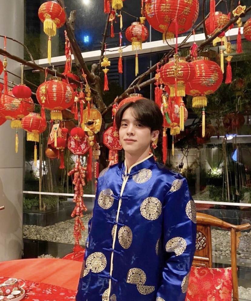 ชายหล่อตรุษจีน