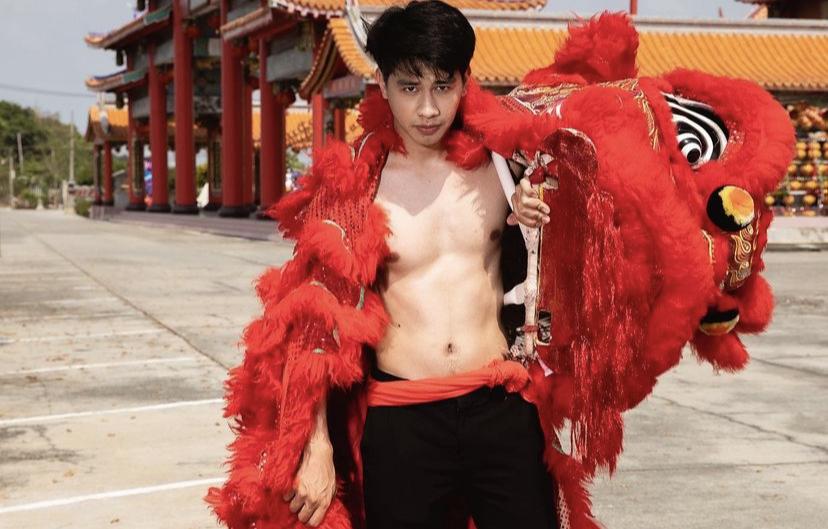ชายหล่อตรุษจีน