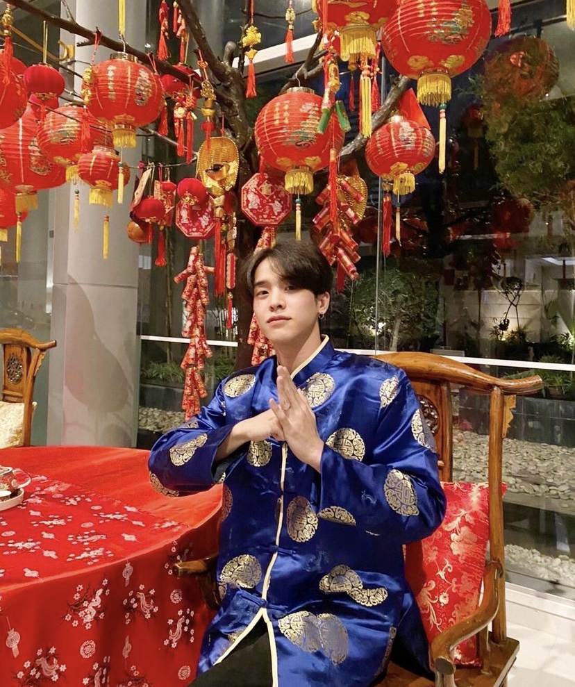 ชายหล่อตรุษจีน
