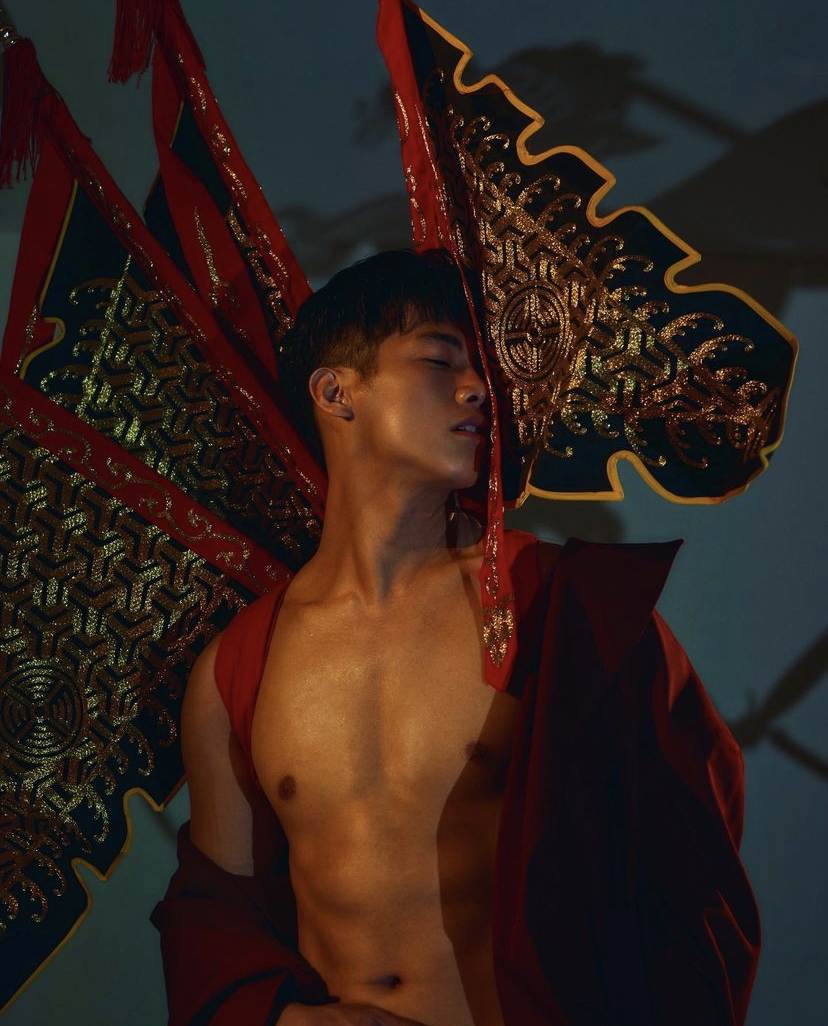 ชายหล่อตรุษจีน