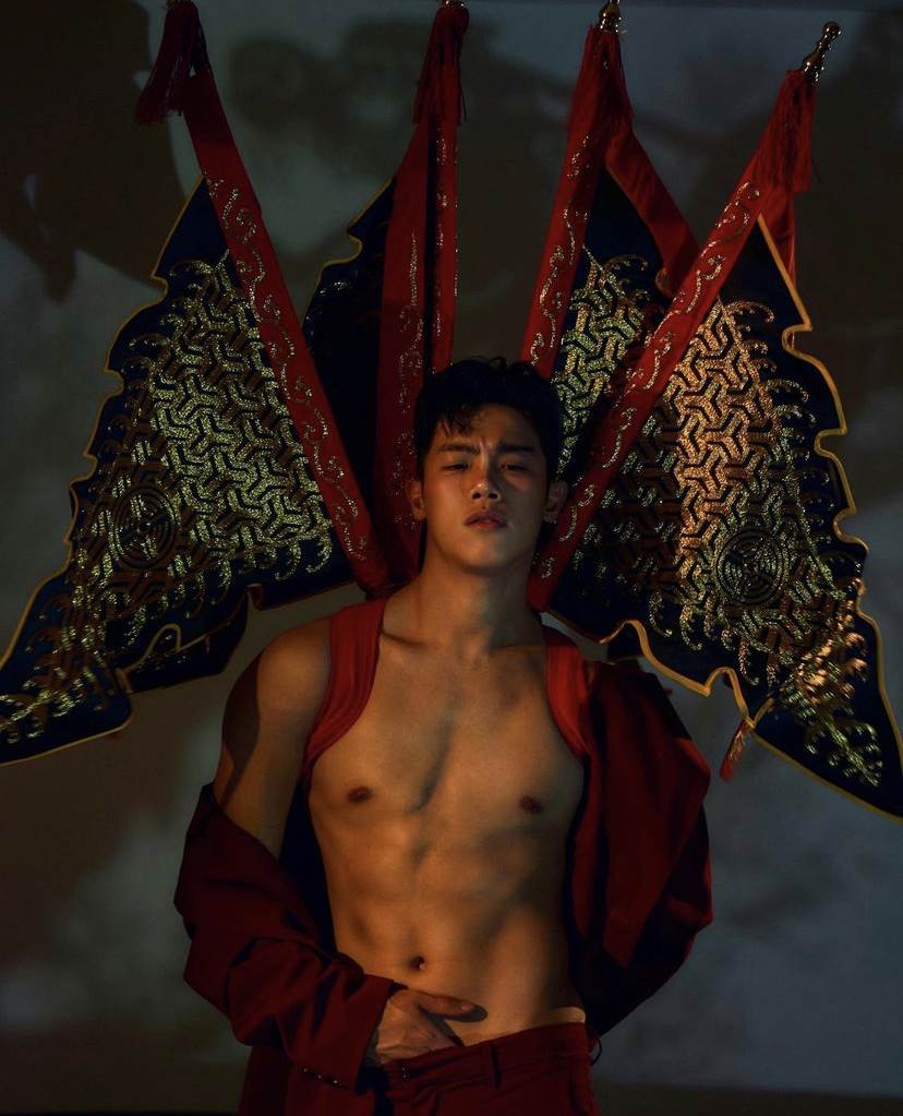 ชายหล่อตรุษจีน