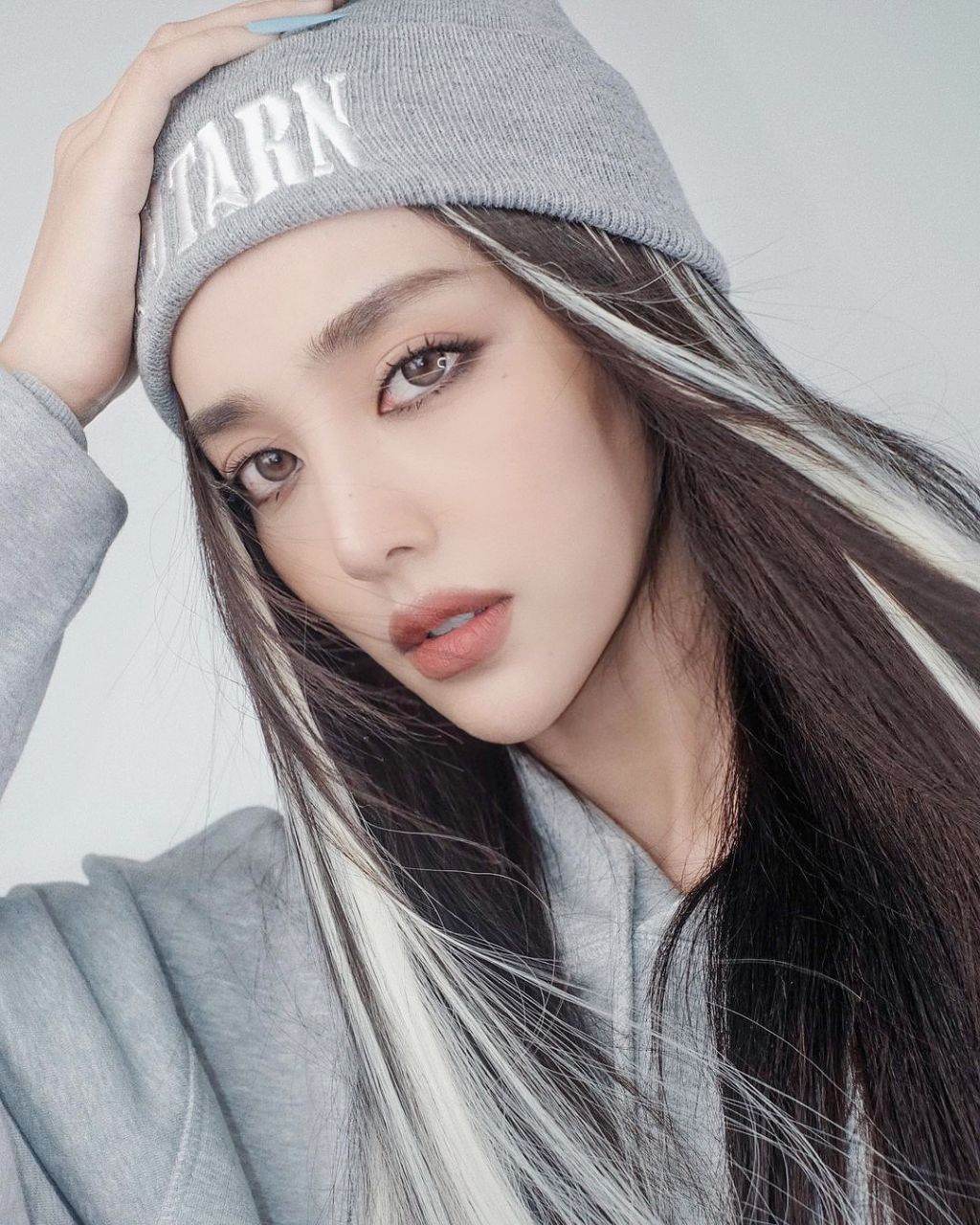 น้ำตาล​ พ​ิ​จัก​คณา​ mvเพลง ฉันไม่ใช่หรือใครเปลี่ยน