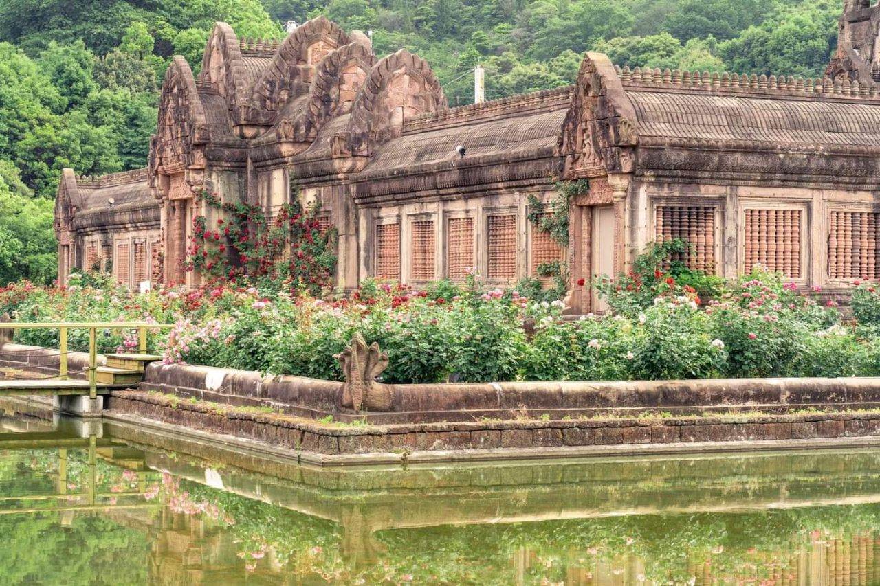 Thailand architecture in Japan ปราสาทหินอรุณ