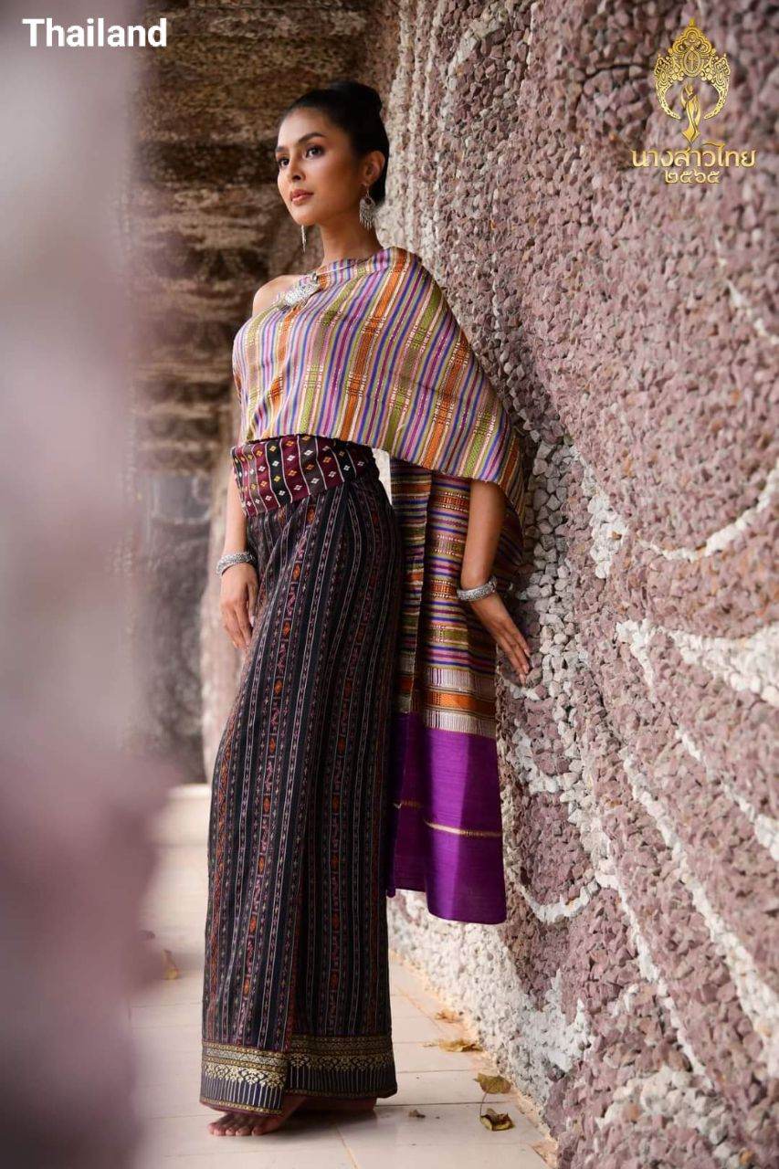 Isan Traditional Costume of Northeastern | THAILAND 🇹🇭