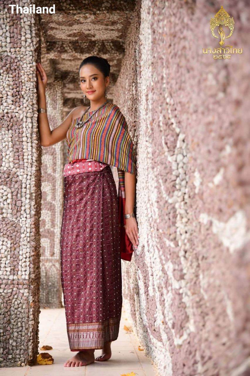 Isan Traditional Costume of Northeastern | THAILAND 🇹🇭