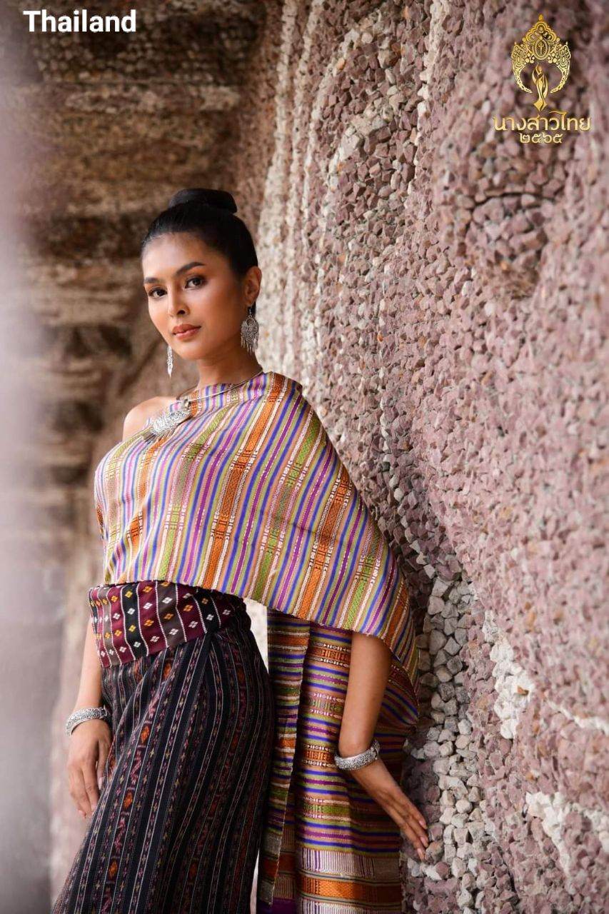 Isan Traditional Costume of Northeastern | THAILAND 🇹🇭