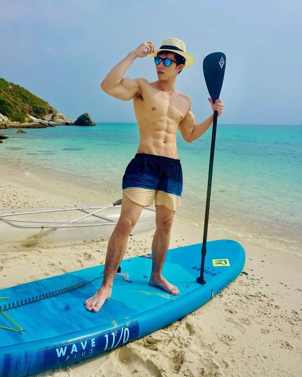 ในซาวน่า)แอบส่องดูห้องที่มีผู้ชายร้องซี๊ดส์ต่อดีกว่า