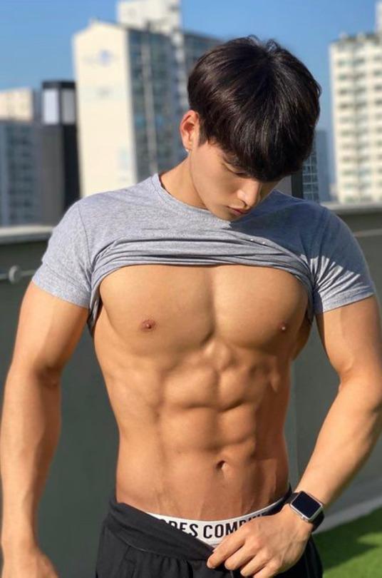 ถอดโชว์เรือนร่าง 2749