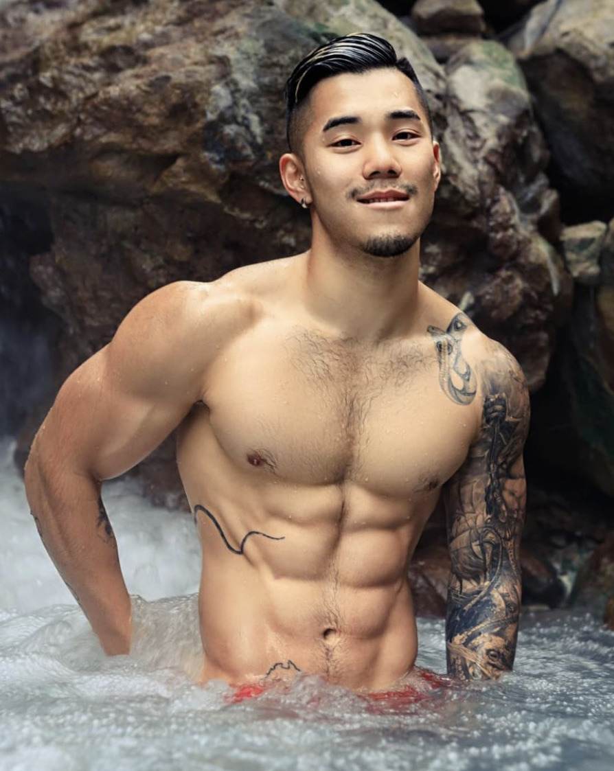 ถอดโชว์เรือนร่าง 2750