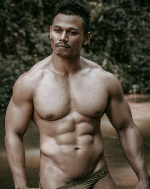 ถอดโชว์เรือนร่าง 2753