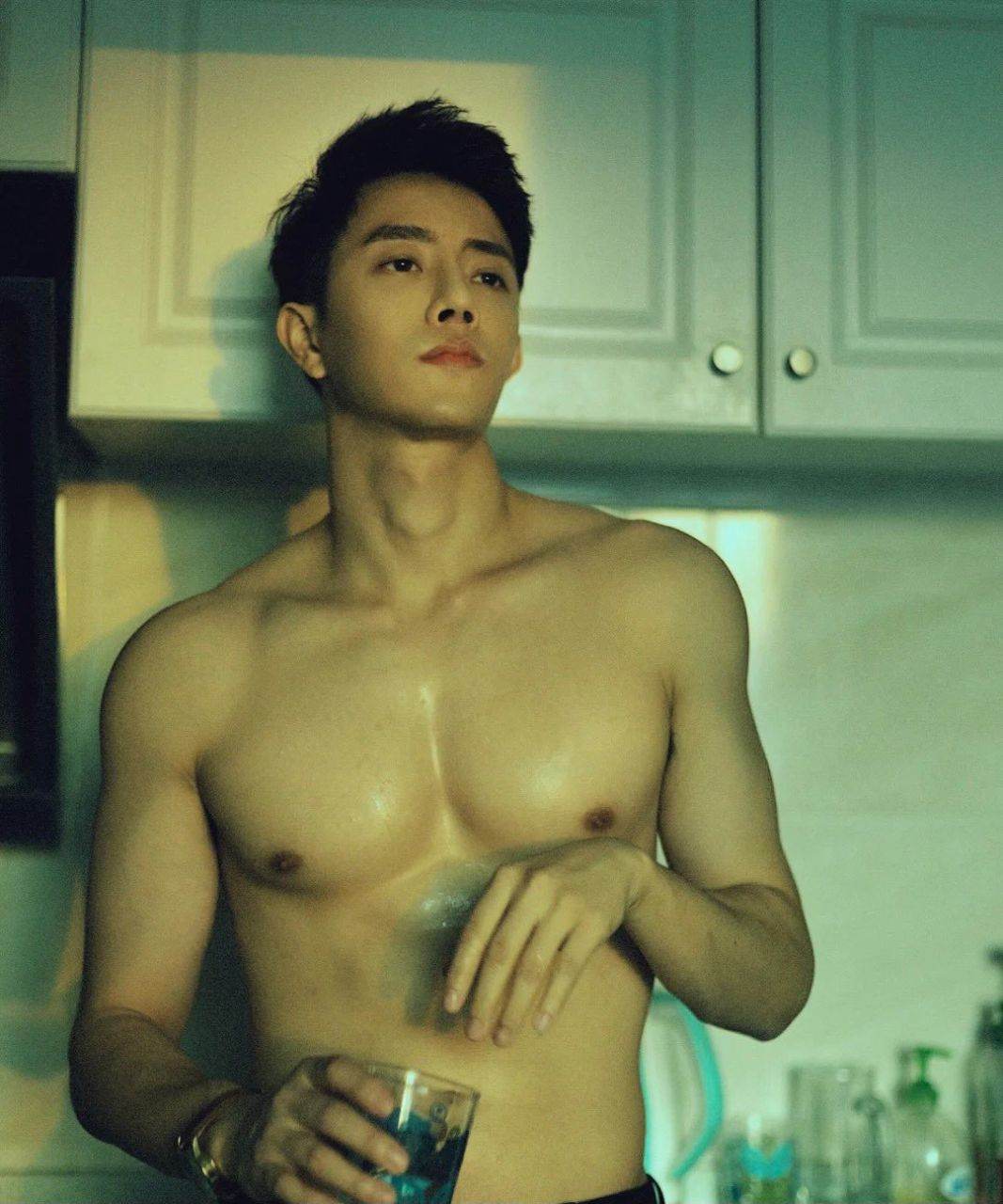 ถอดโชว์เรือนร่าง 2767