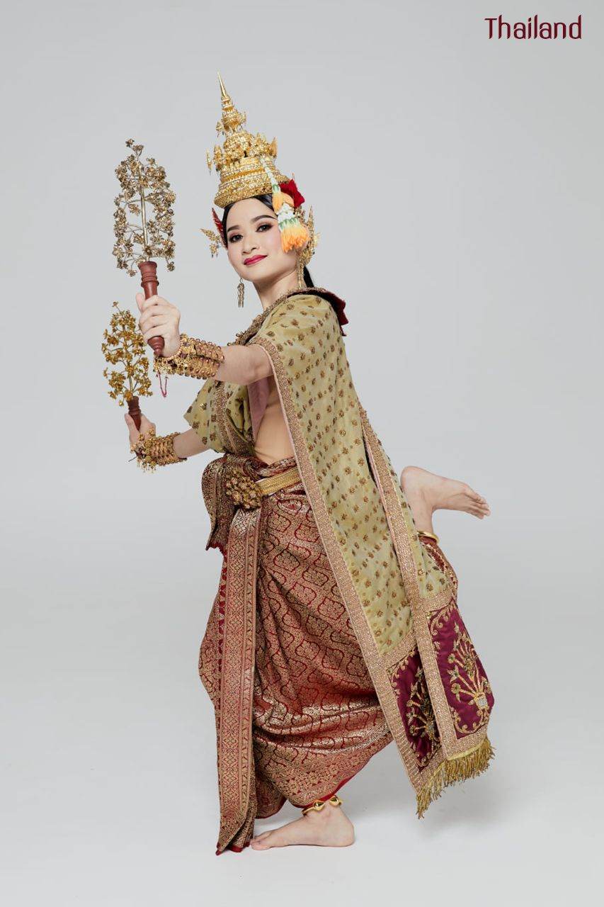 Chui Chai Ging Mai Ngoen-Thong Dance | THAILAND 🇹🇭