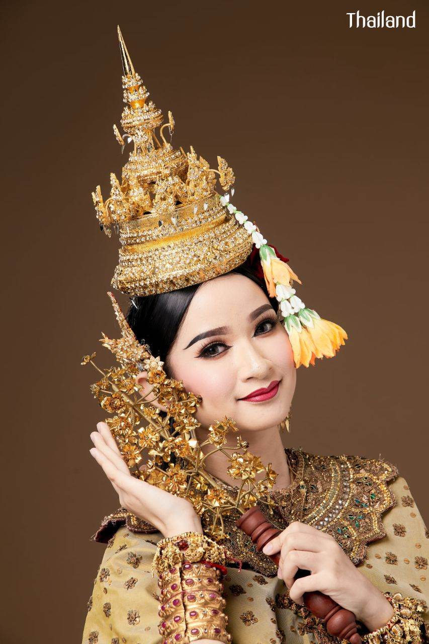 Chui Chai Ging Mai Ngoen-Thong Dance | THAILAND 🇹🇭