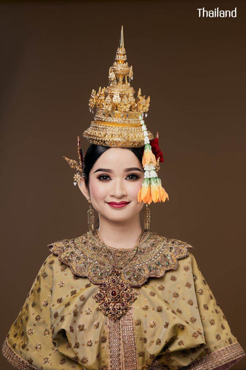 Chui Chai Ging Mai Ngoen-Thong Dance | THAILAND 🇹🇭