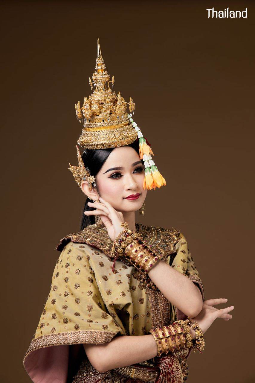 Chui Chai Ging Mai Ngoen-Thong Dance | THAILAND 🇹🇭