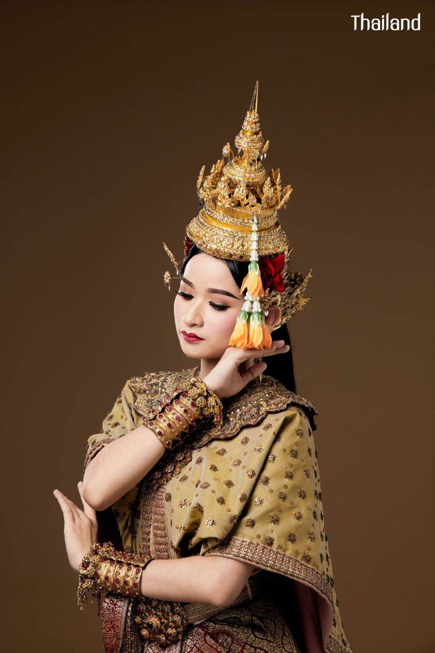 Chui Chai Ging Mai Ngoen-Thong Dance | THAILAND 🇹🇭