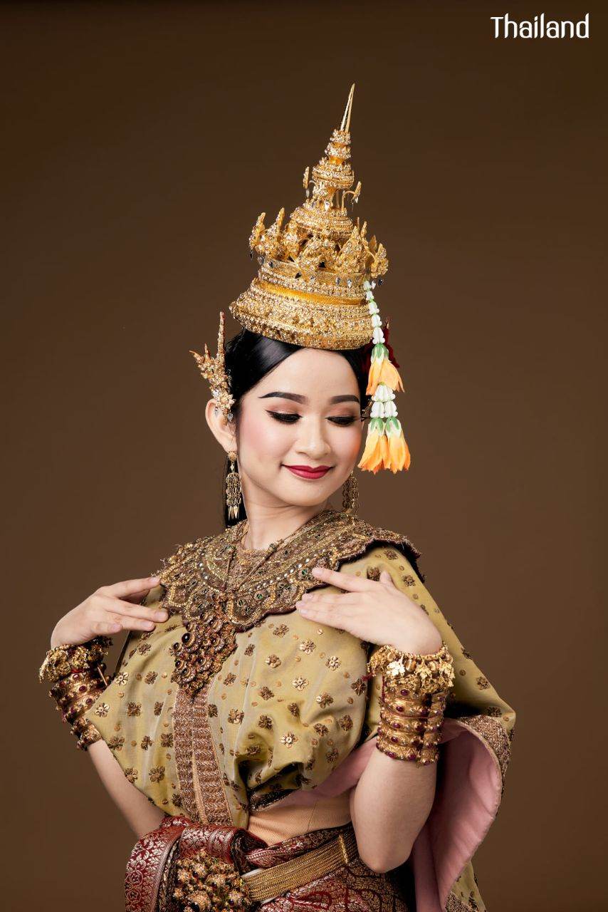 Chui Chai Ging Mai Ngoen-Thong Dance | THAILAND 🇹🇭