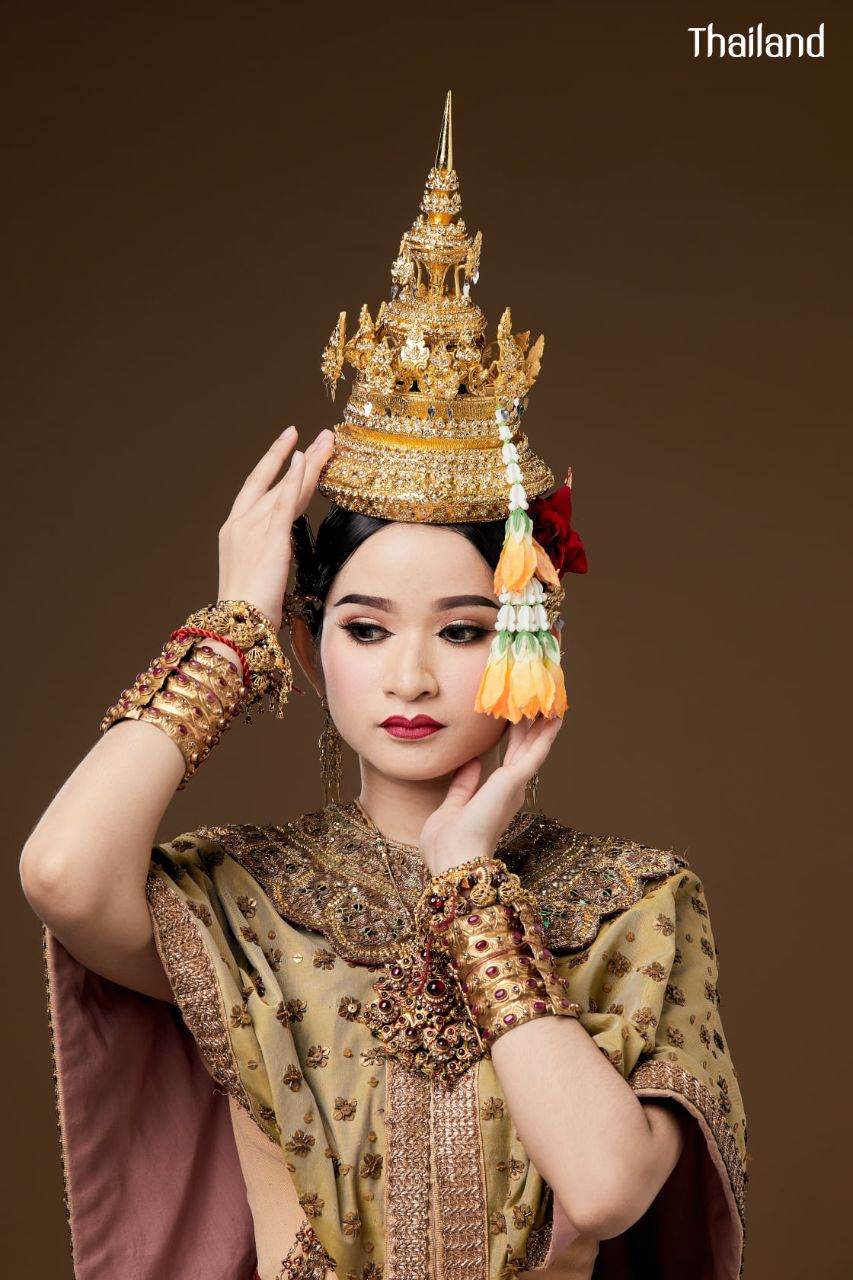 Chui Chai Ging Mai Ngoen-Thong Dance | THAILAND 🇹🇭