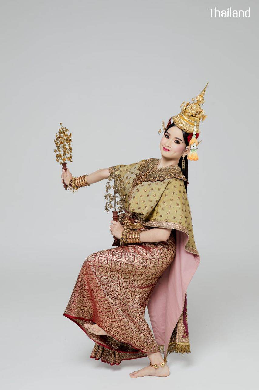 Chui Chai Ging Mai Ngoen-Thong Dance | THAILAND 🇹🇭