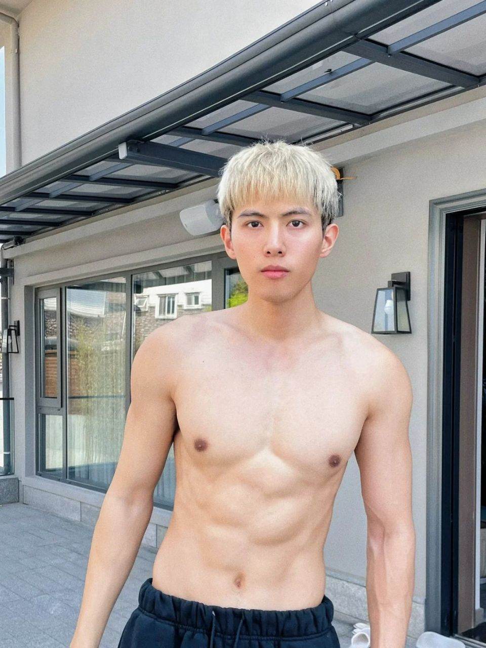 วัย20ปลายๆยังดูหนุ่ม แต่ก็ซั่มผู้ชาย30อัพมาจนคุ้มแล้วล่ะ