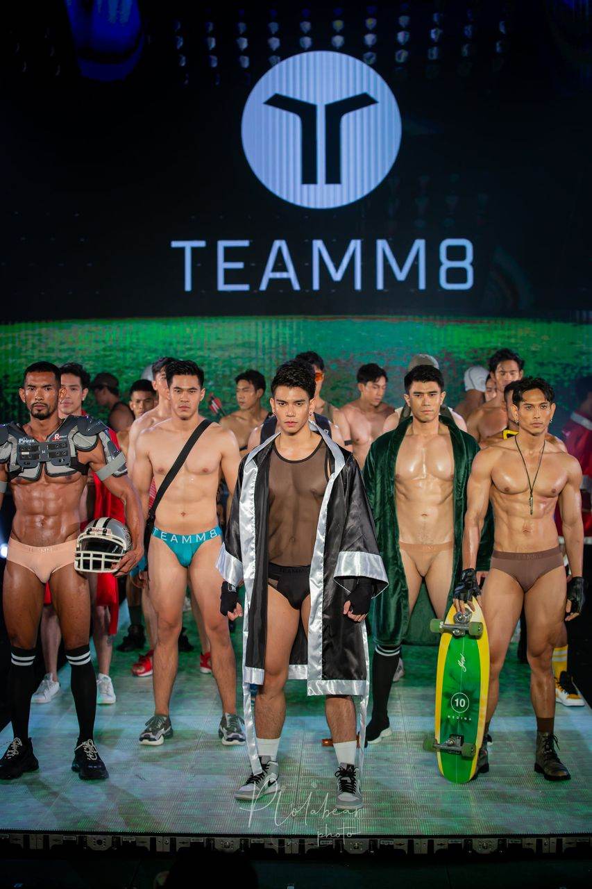 TEAMM8 เดินแบบ