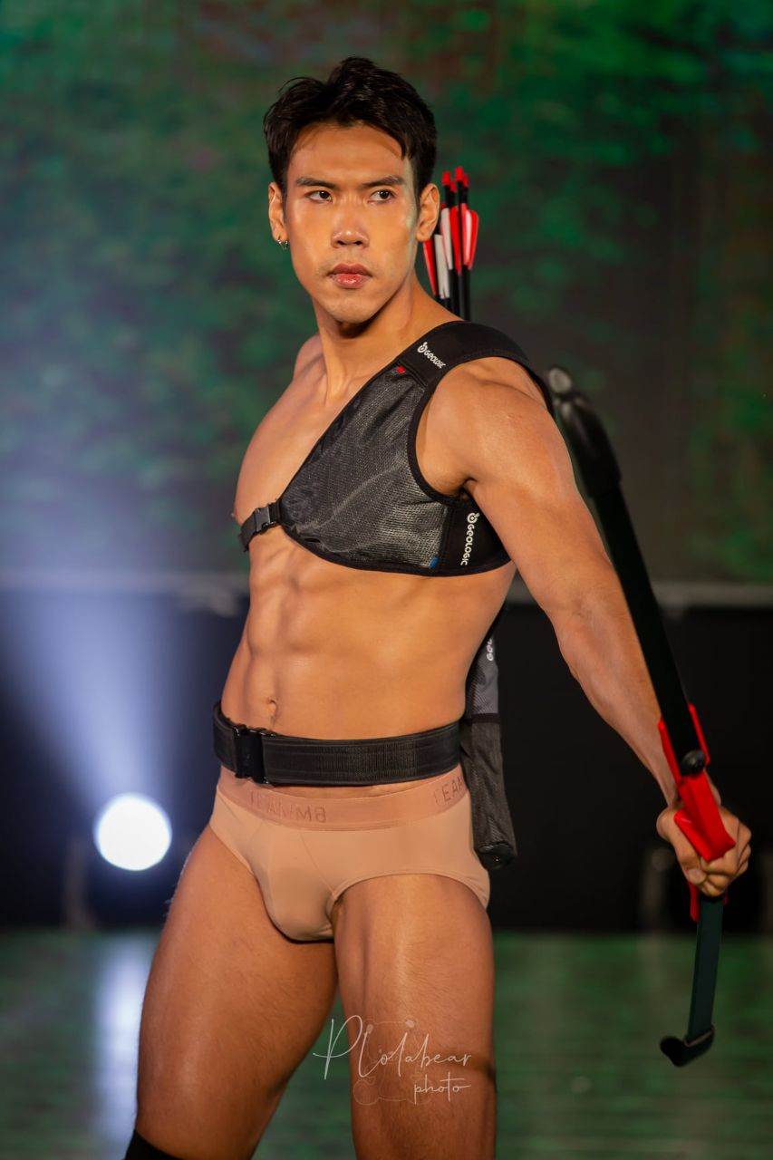 TEAMM8 เดินแบบ