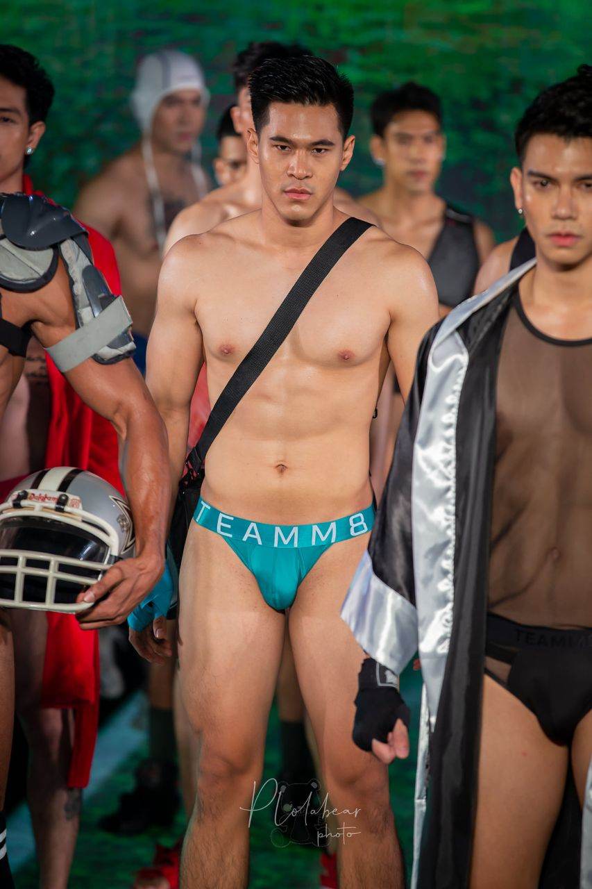 TEAMM8 เดินแบบ