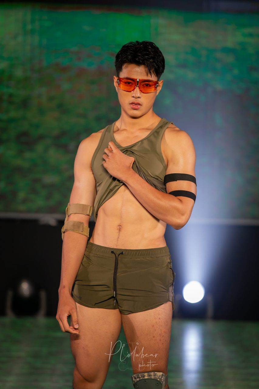 TEAMM8 เดินแบบ