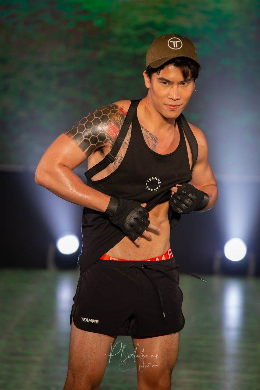 TEAMM8 เดินแบบ