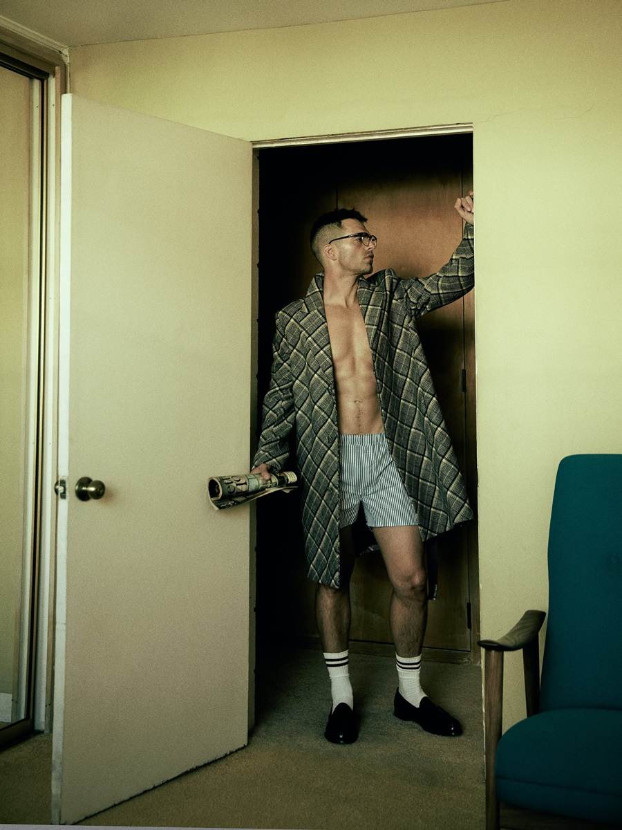 Sebastian Stan @ L&rsquo;Officiel Hommes usa Spring 2022