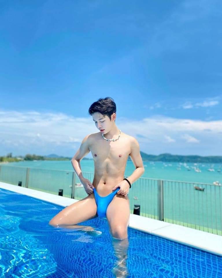 หนุ่มหล่อ ดอเลี่ยมทอง17
