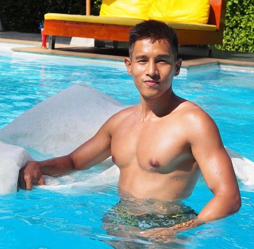 ถอดโชว์เรือนร่าง 2770