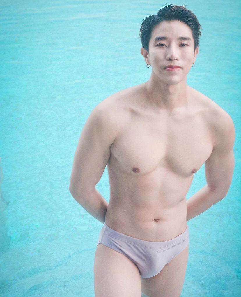 ถอดโชว์เรือนร่าง 2772