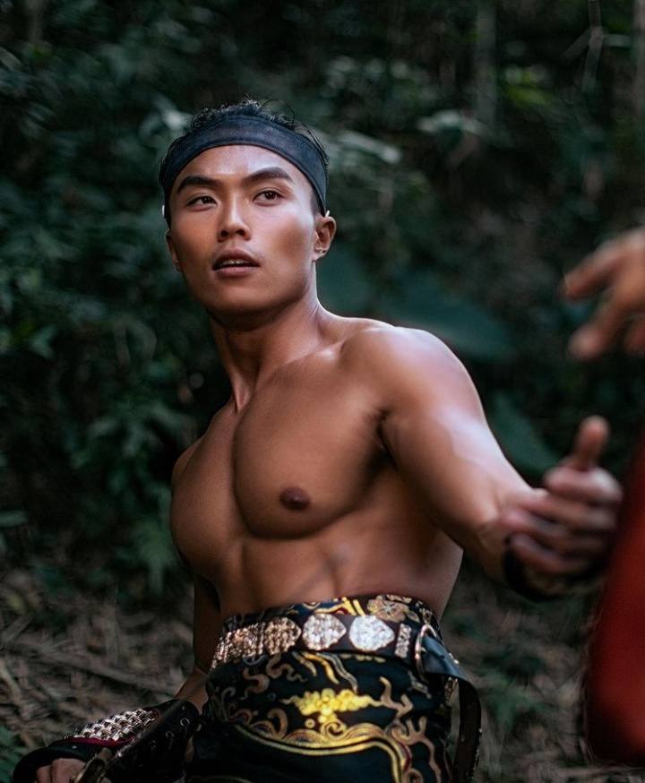 ถอดโชว์เรือนร่าง 2772