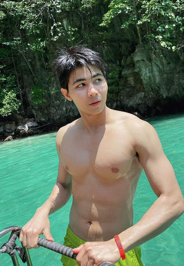 ถอดโชว์เรือนร่าง 2772