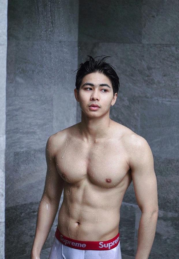 ถอดโชว์เรือนร่าง 2772