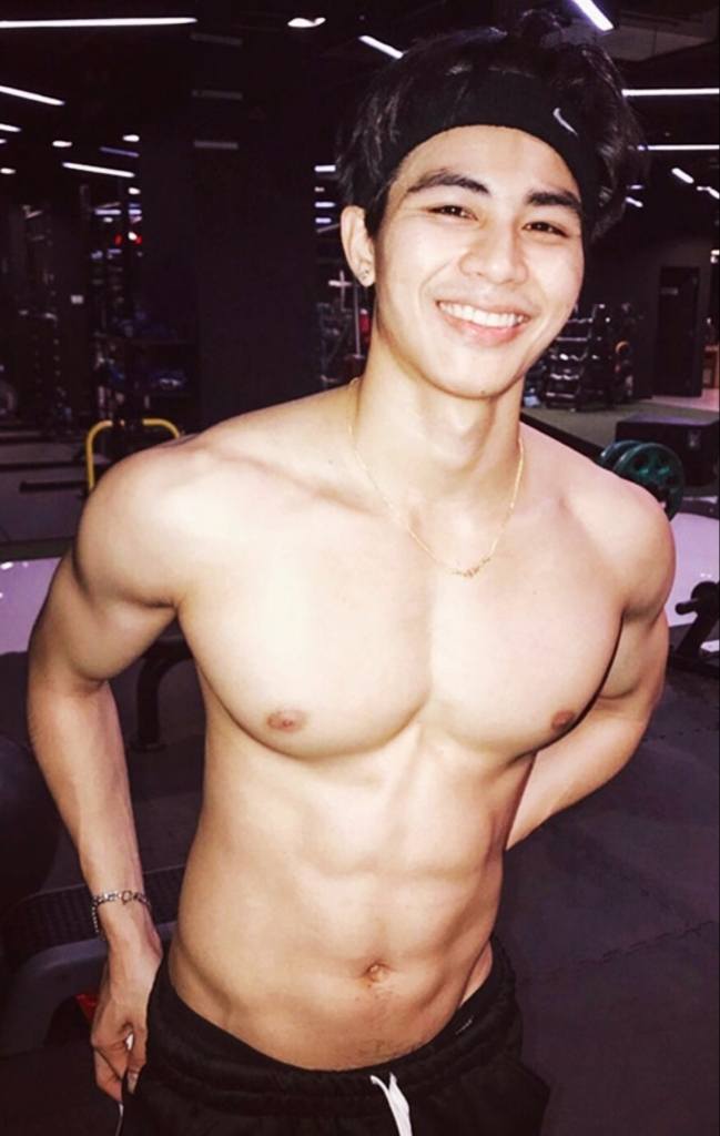 ถอดโชว์เรือนร่าง 2772