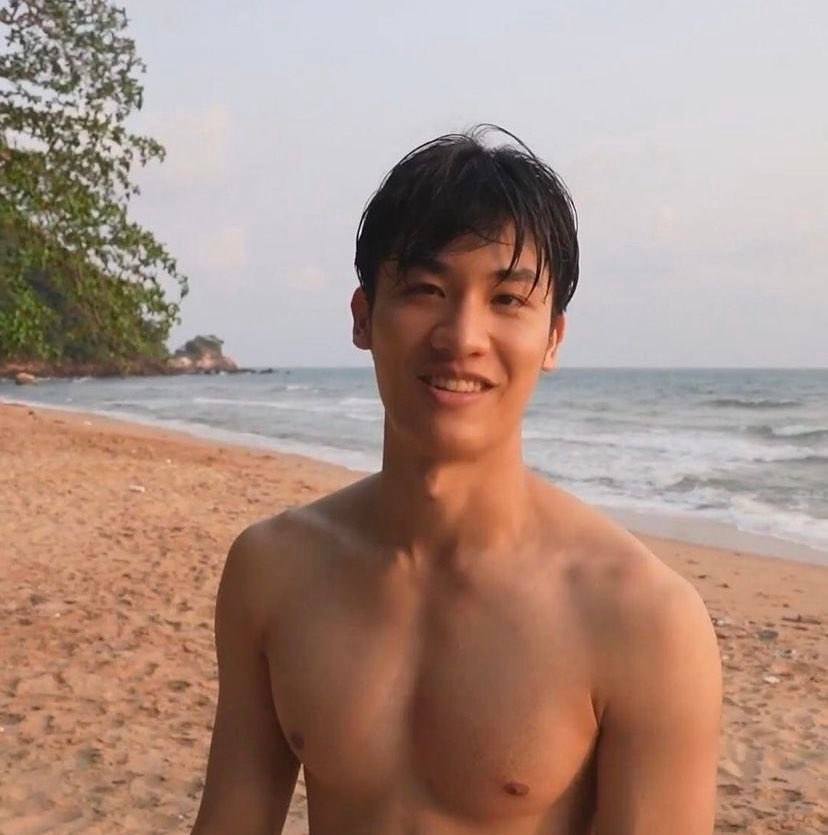 ถอดโชว์เรือนร่าง 2772