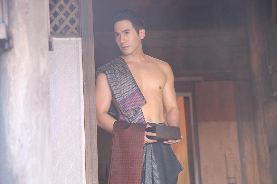 โป๊ป ธนวรรธน์ ถอดเสื้อ