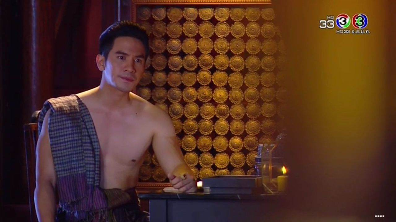โป๊ป ธนวรรธน์ ถอดเสื้อ