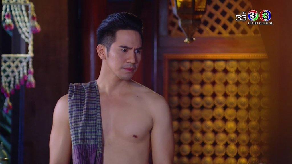 โป๊ป ธนวรรธน์ ถอดเสื้อ