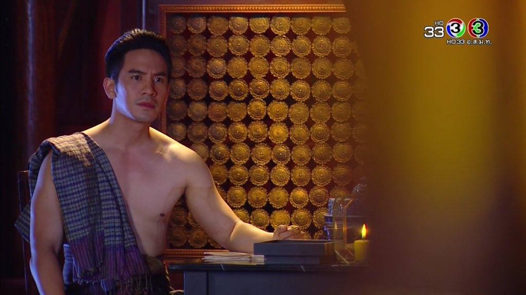 โป๊ป ธนวรรธน์ ถอดเสื้อ