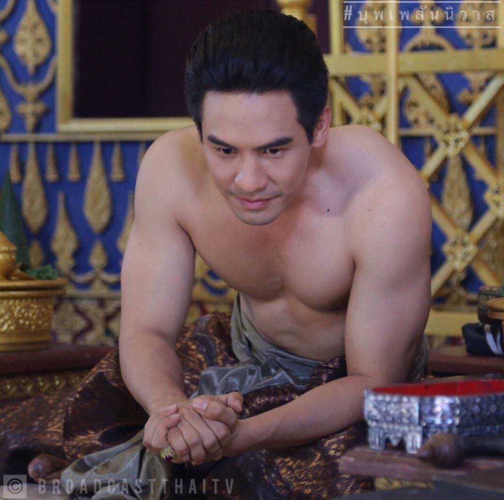 โป๊ป ธนวรรธน์ ถอดเสื้อ