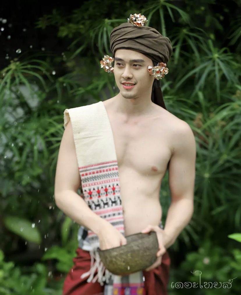 สงกรานต์ ปะแป้ง